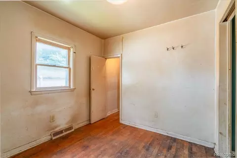 Bedroom - 10090 Sterling St, Romulus, MI 48174 photo 4 of 6