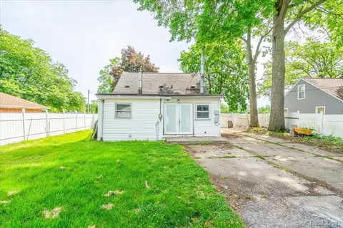 Exterior - 10090 Sterling St, Romulus, MI 48174 photo 6 of 6