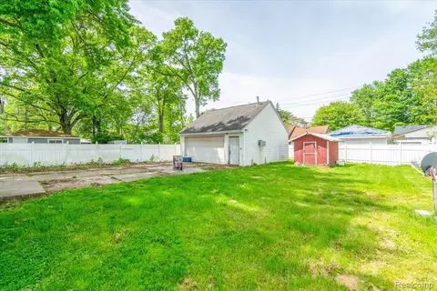 Exterior - 10090 Sterling St, Romulus, MI 48174 photo 5 of 6