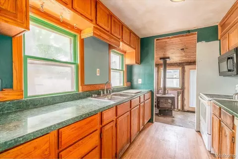 Kitchen - 10090 Sterling St, Romulus, MI 48174 photo 1 of 3