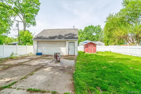 Exterior - 10090 Sterling St, Romulus, MI 48174 photo 4 of 6