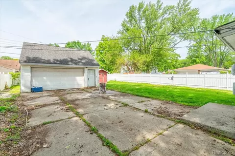 Exterior - 10090 Sterling St, Romulus, MI 48174 photo 3 of 6