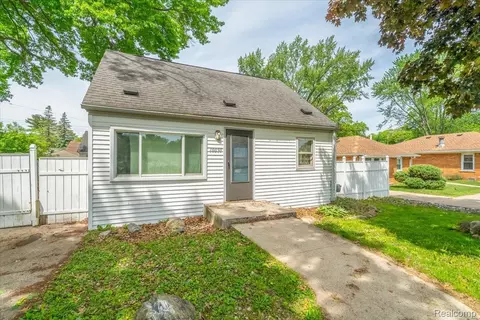 10090 Sterling St, Romulus, MI 48174