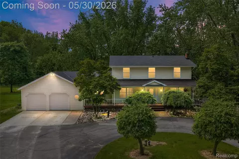 3750 Old Homestead Dr, Oceola, MI 48855