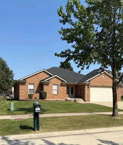 35050 Newport Ct, New Baltimore, MI 48047