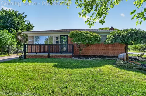 32008 Bunert Rd, Warren, MI 48088