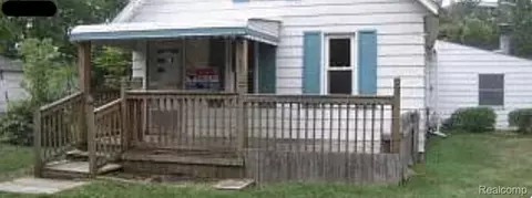 59 Marion Ave, Waterford, MI 48328