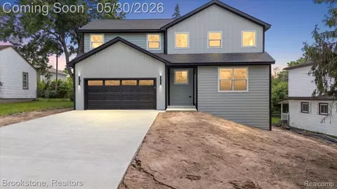 1085 Tecumseh Ave, Waterford, MI 48327