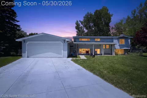 1869 Middle Trail Rd, Commerce, MI 48390