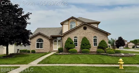 24883 Curtis Dr, Brownstown, MI 48134
