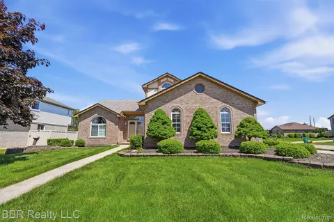 24883 Curtis Dr, Brownstown, MI 48134