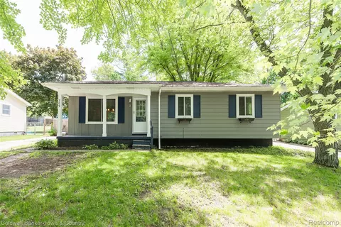209 S Church St, Burns, MI 48418