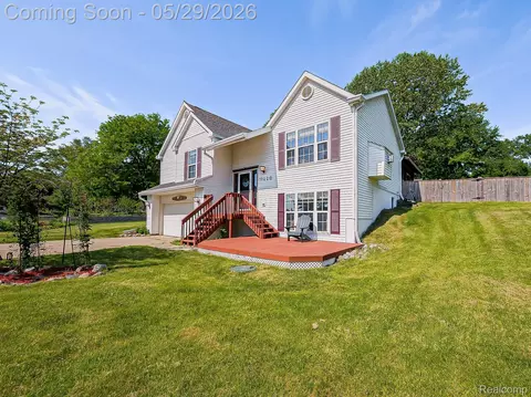 11220 Silver Dr, Whitmore Lake, MI 48189