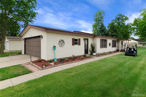 704 Webber Ct, Linden, MI 48451