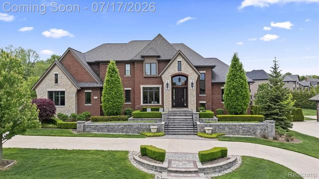 602 Wellington Cir, Rochester Hills, MI 48309