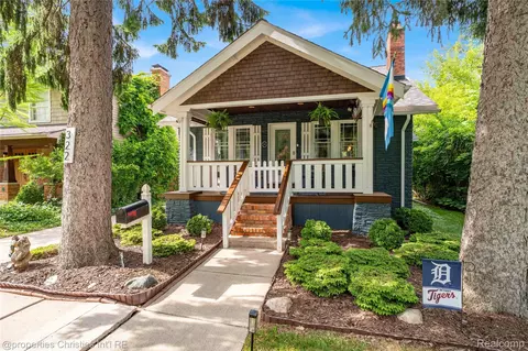 322 Potawatomi Blvd, Royal Oak, MI 48073