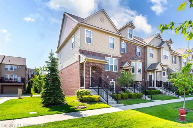 2924 Glenbar Cir, Rochester Hills, MI 48307