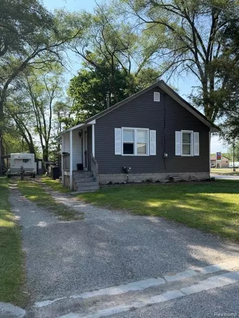11509 Dexter St, Vienna, MI 48420