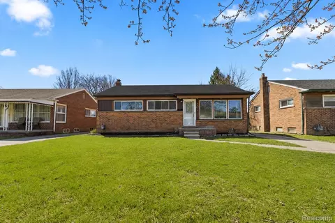 33091 Barton St, Garden City, MI 48135