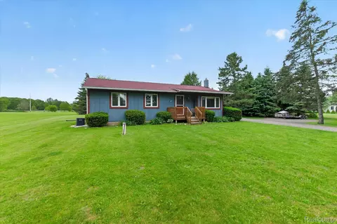 3350 Cemetery Rd, Handy, MI 48836