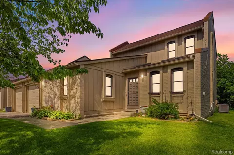 2969 Moon Lake Dr, West Bloomfield, MI 48323