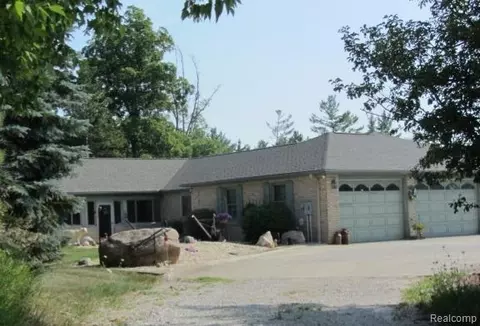 5495 Walker Rd, Goodrich, MI 48438