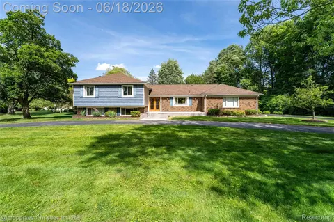 30130 Marimoor St, Beverly Hills, MI 48025