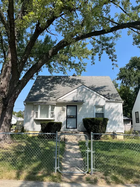 19650 W Chicago St, Detroit, MI 48228
