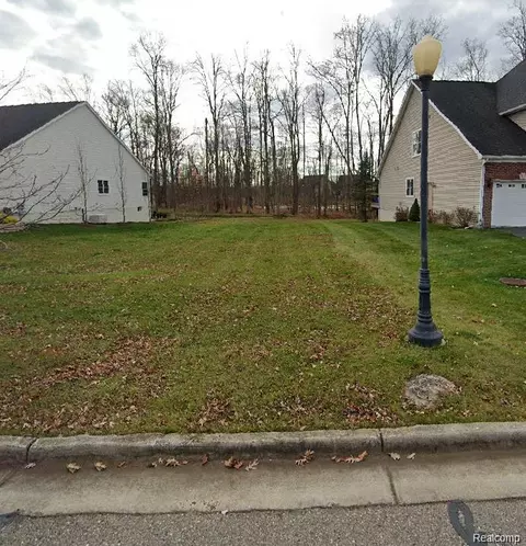 75 Edgewood Court, Grand Blanc, MI 48439