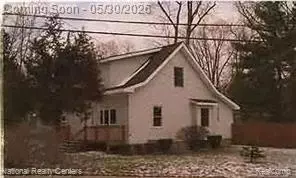 20 Crescent Lake Rd, Waterford, MI 48327