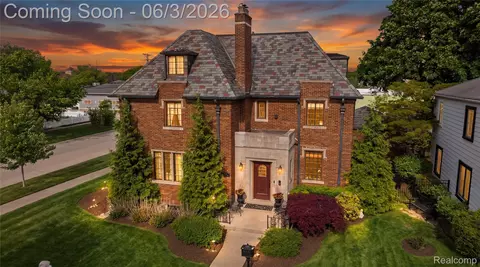2470 Riverside Dr, Trenton, MI 48183