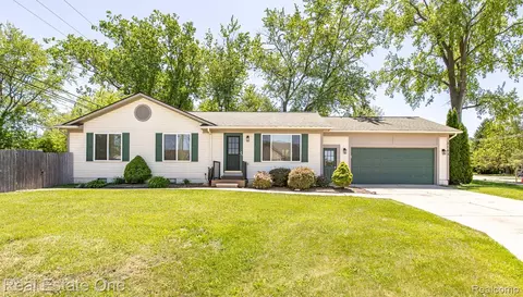 3103 Crooks Rd, Rochester Hills, MI 48309