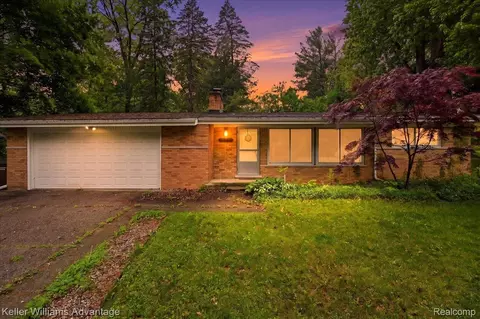 52433 Ihla St, Shelby Township, MI 48316