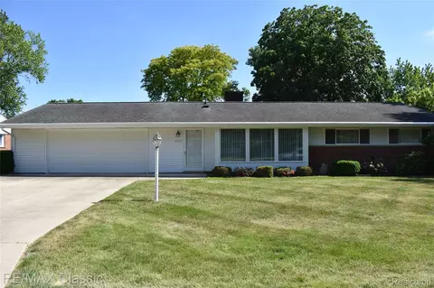 41147 S Mcmahon Cir, Novi, MI 48375
