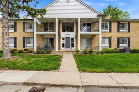 29165 Hayes Rd, Warren, MI 48088