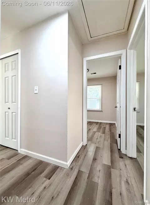 Entry Way - 53 E Brickley Ave, Hazel Park, MI 48030 photo 2 of 2
