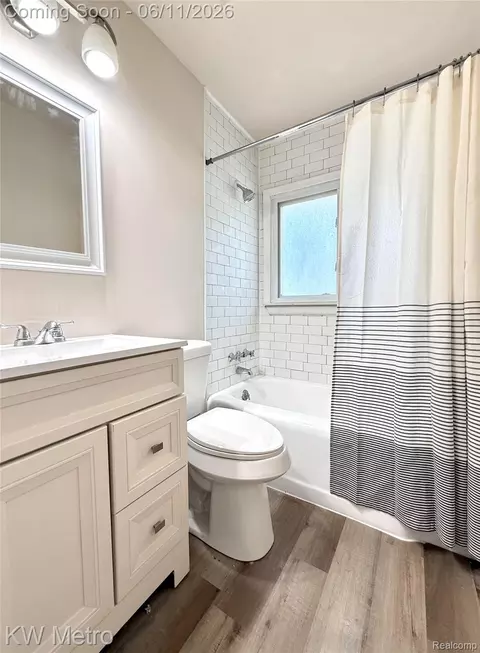 Bath - 53 E Brickley Ave, Hazel Park, MI 48030 photo 1 of 1