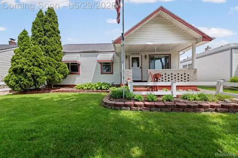 12435 Agnes St, Southgate, MI 48195