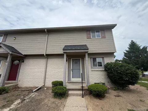 2052 Orchard Crest St, Shelby Township, MI 48317