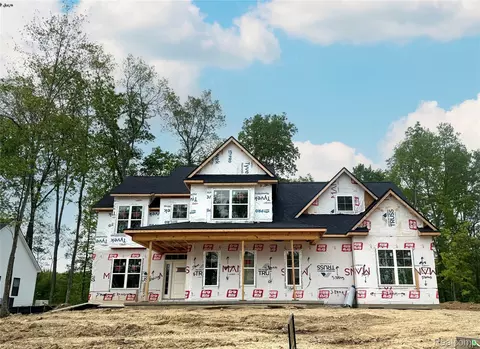 9728 Chalfonte Dr, Green Oak, MI 48116