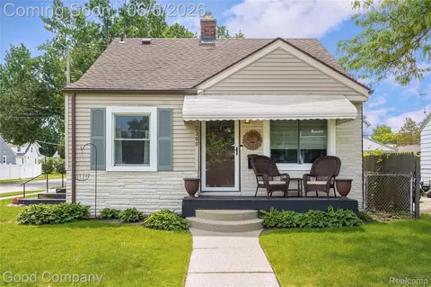 2380 Chestnut St, Ferndale, MI 48220