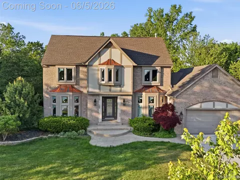1232 Bradbury Dr, Troy, MI 48098
