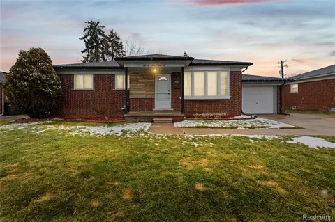 20336 Cedar St, Saint Clair Shores, MI 48081