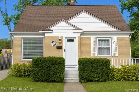 23079 Violet St, Farmington, MI 48336