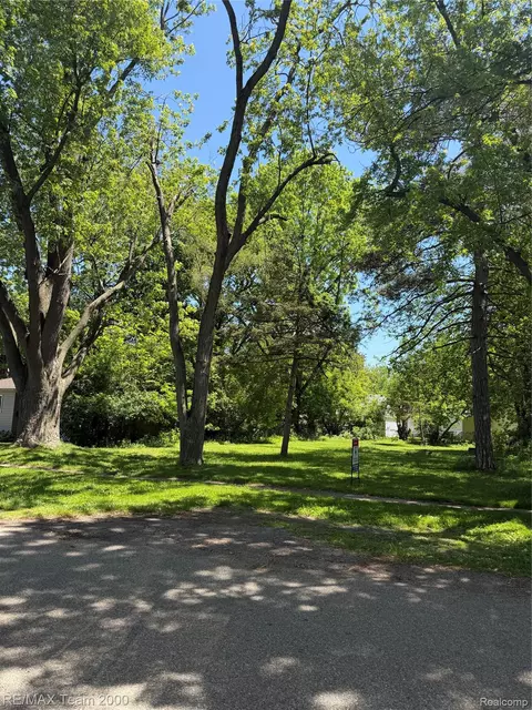 15529 Pomona Dr, Redford, MI 48239