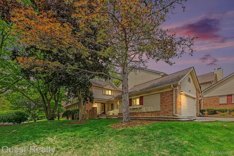 6893 Pebble Park Cir, West Bloomfield, MI 48322