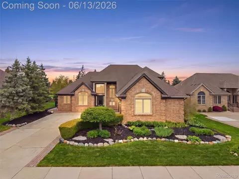 16137 Darlene Dr, Macomb, MI 48042