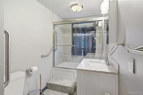 Bath - 2705 Glendale Rd, Summit, MI 49203 photo 1 of 1