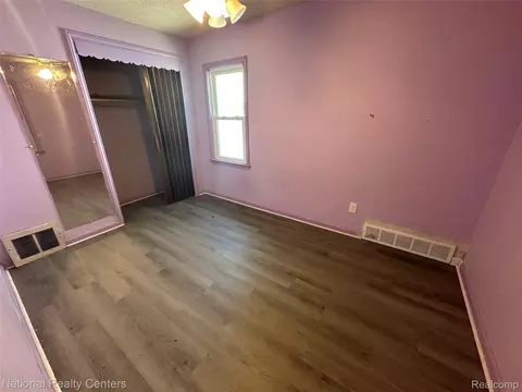Bedroom - 4149 Carnegie St, Wayne, MI 48184 photo 2 of 5