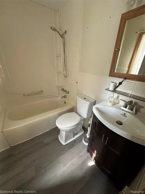 Bath - 4149 Carnegie St, Wayne, MI 48184 photo 2 of 2